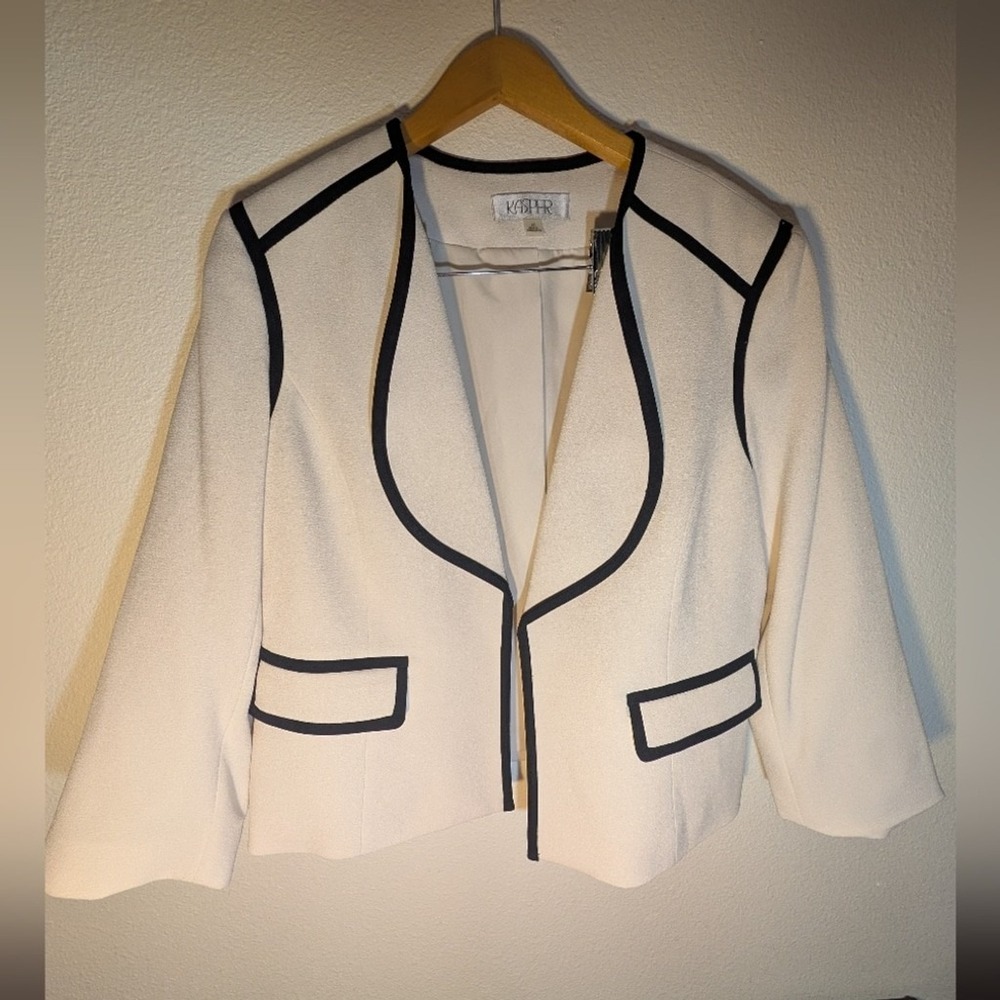 Kasper Wing-Lapel Contrast-Trim Blazer Beige Size 14‎